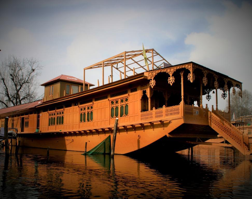Hotel Yadgaar Houseboats Srīnagar Esterno foto
