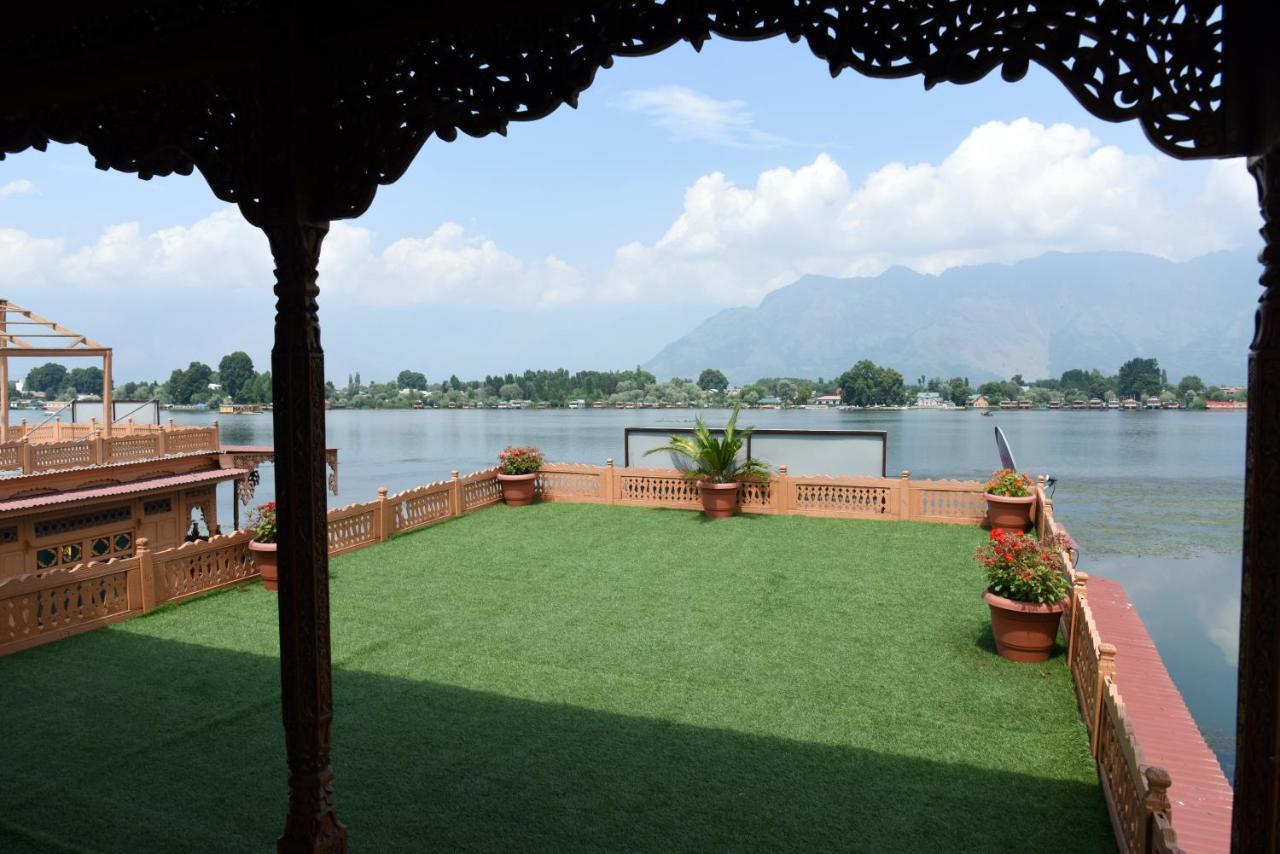 Hotel Yadgaar Houseboats Srīnagar Esterno foto