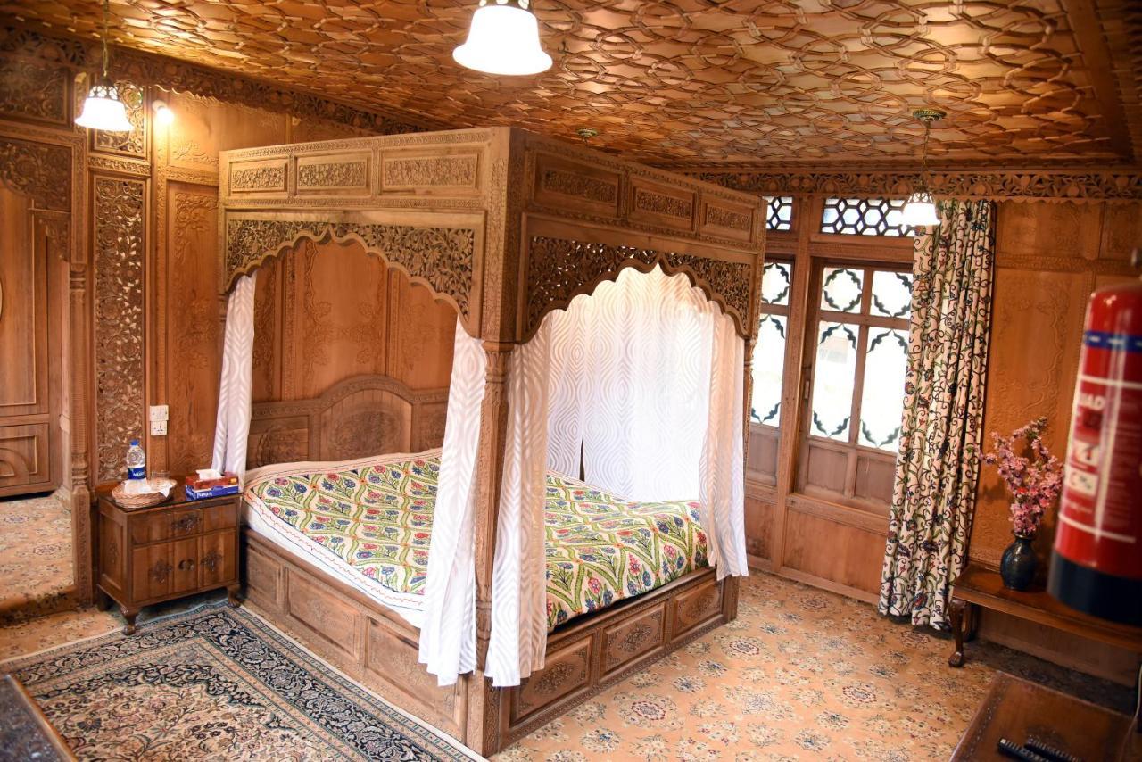 Hotel Yadgaar Houseboats Srīnagar Esterno foto